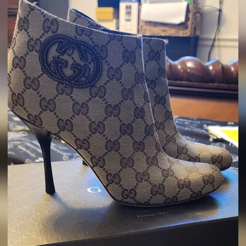 Gucci Classic Monogram GG Canvas Booties with Stiletto Heel – Size 8B - Picture 2 of 2